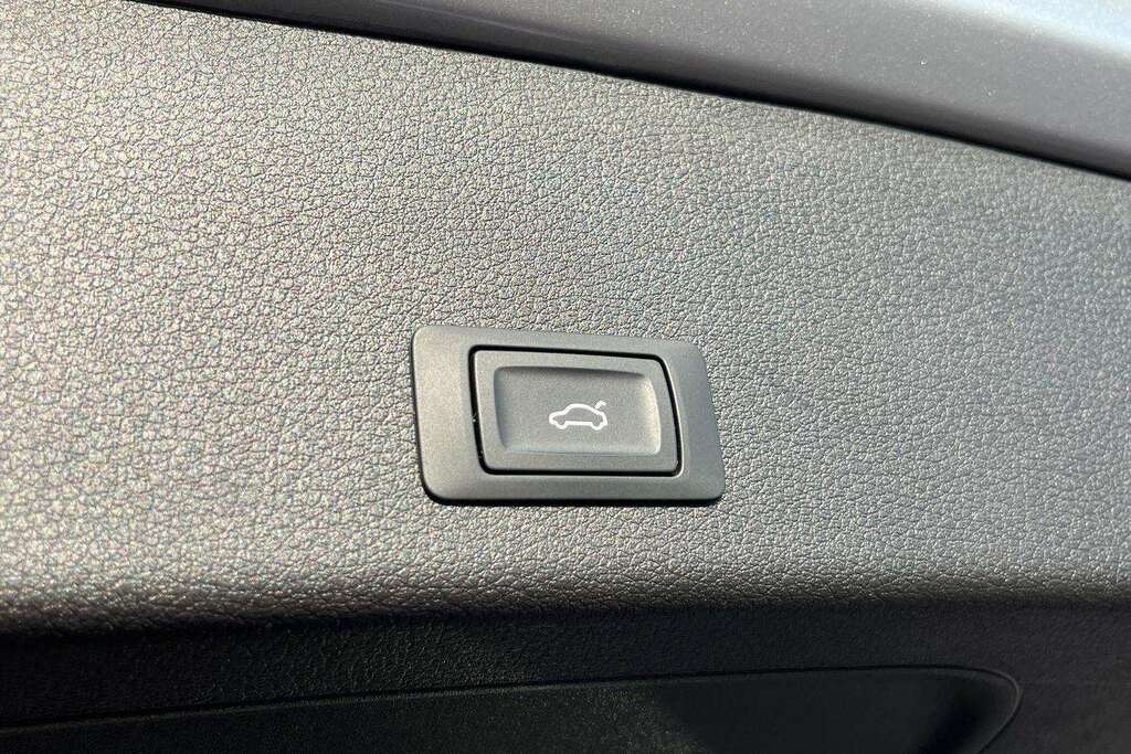 Audi E-tron Launch Edition Silver #31