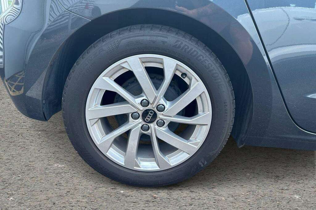 Audi A1 Technik 25 Tfsi 95 Ps 5-Speed White #4