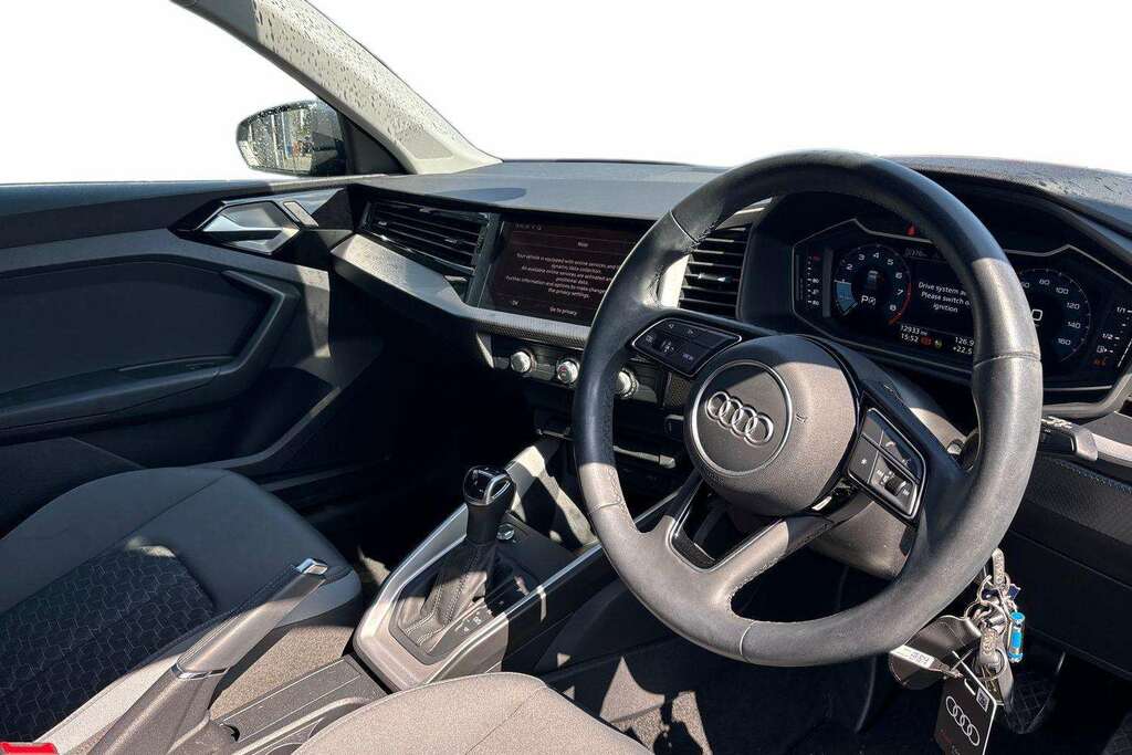 Audi A1 Technik 25 Tfsi 95 Ps 5-Speed White #5