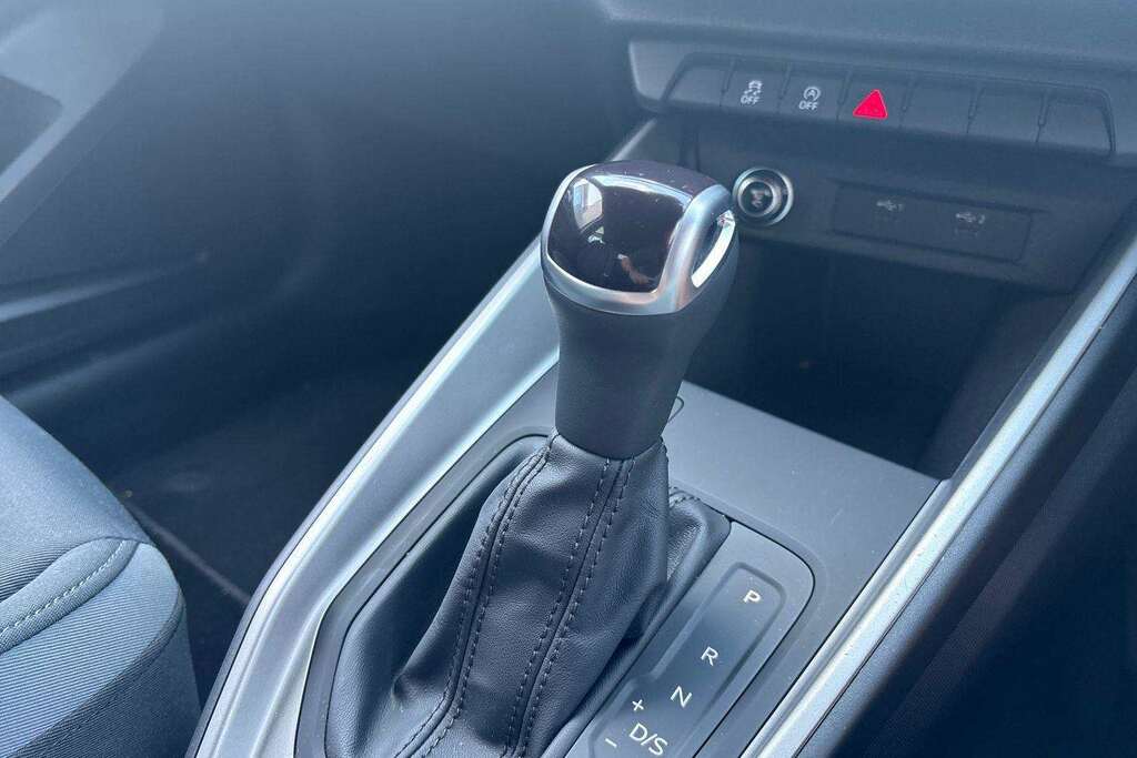 Audi A1 Technik 25 Tfsi 95 Ps 5-Speed White #11