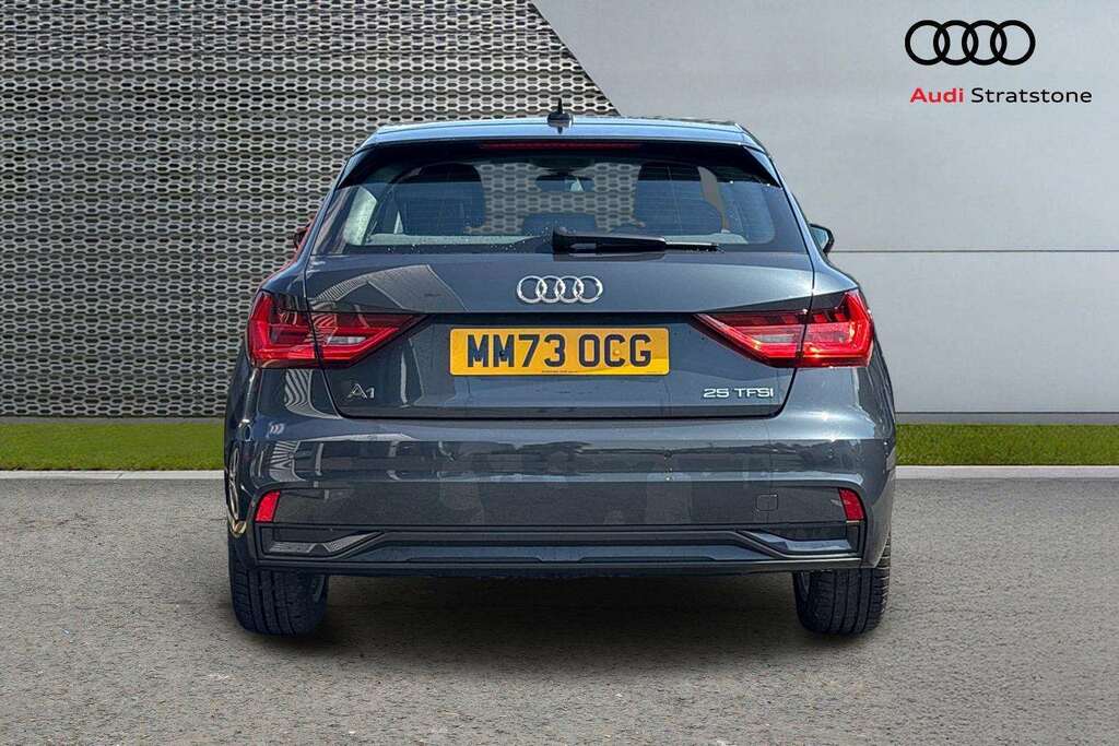 Audi A1 Technik 25 Tfsi 95 Ps 5-Speed White #6