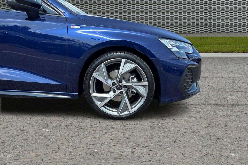 Audi A3 1.5 Tfsi 150 Black Edition S Tronic 2026 BG26ZDD Blue #3