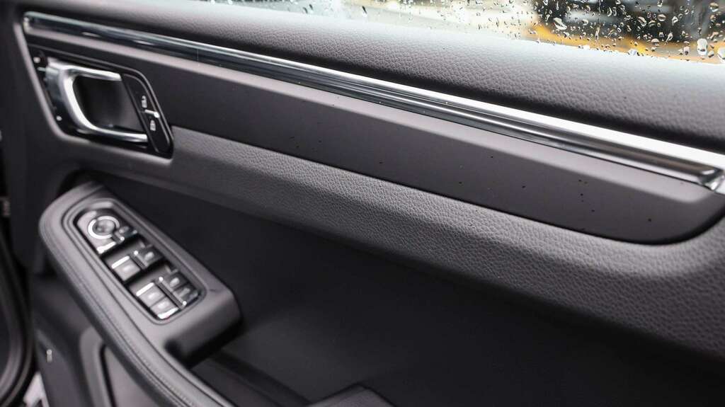 Porsche Macan 100Kwh Auto 5dr #17