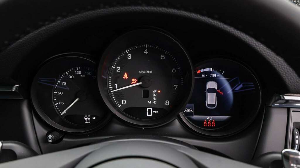 Porsche Macan 100Kwh Auto 5dr #8