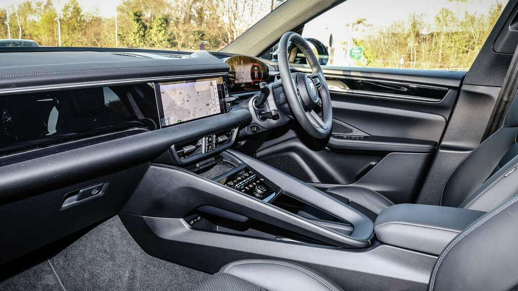 Porsche Macan 300Kw 4 100Kwh 2024 Grey