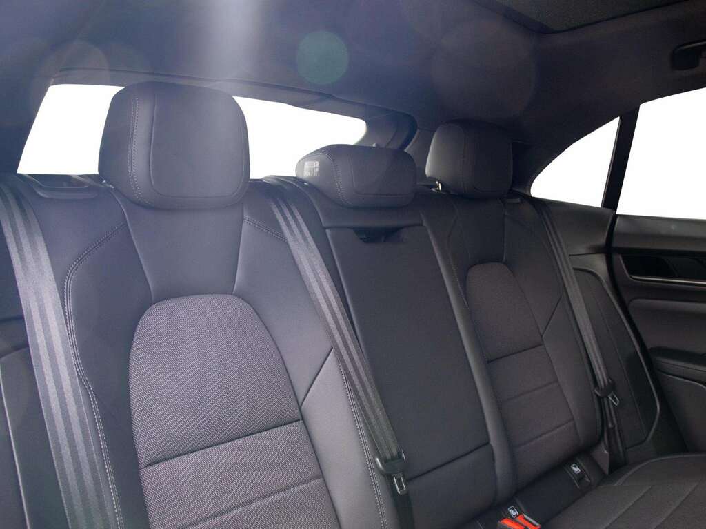 Porsche Macan 300Kw 4 100Kwh 2026 Black #4