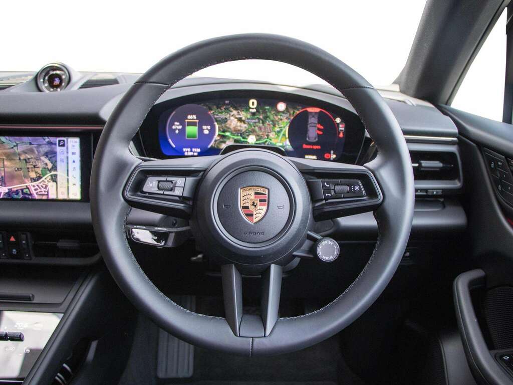 Porsche Macan 300Kw 4 100Kwh 2026 Black #6