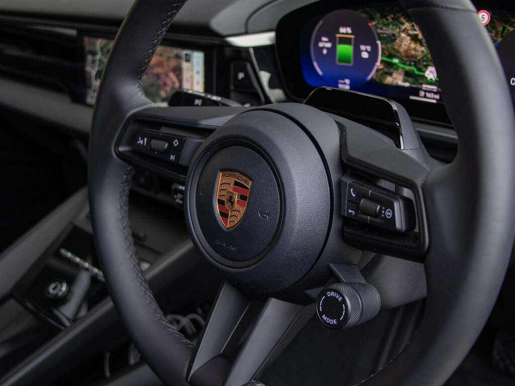 Porsche Macan 300Kw 4 100Kwh 2026 Black #3