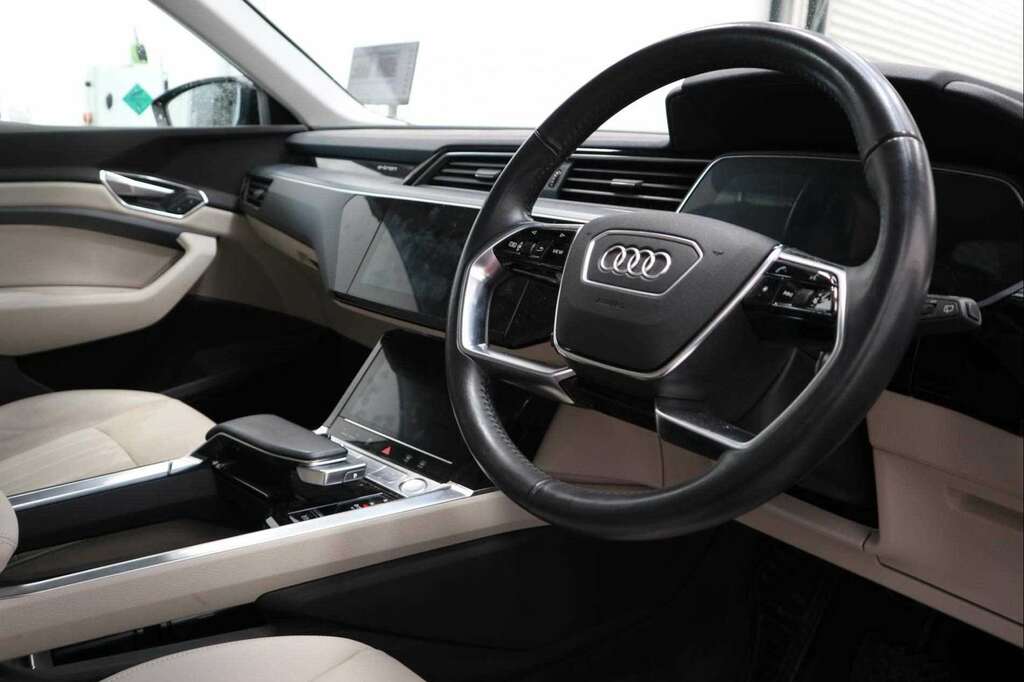 Audi E-tron 300Kw 55 Quattro 95Kwh 2019 Black #2
