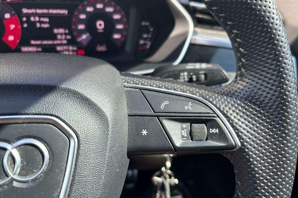 Audi Q3  White #7