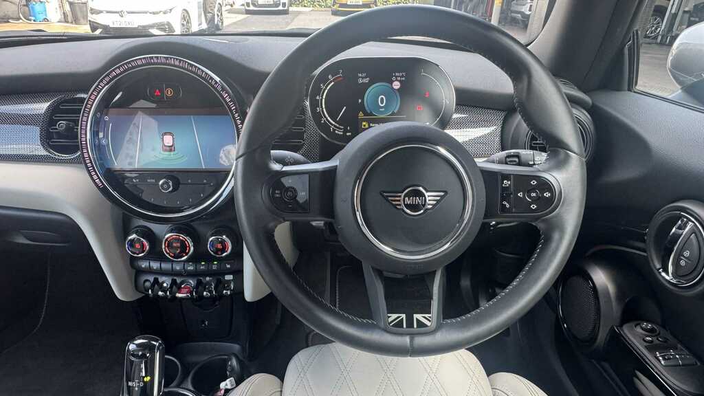 Mini Hatch 1.5 C Exclusive Level 2 2023 Black #4