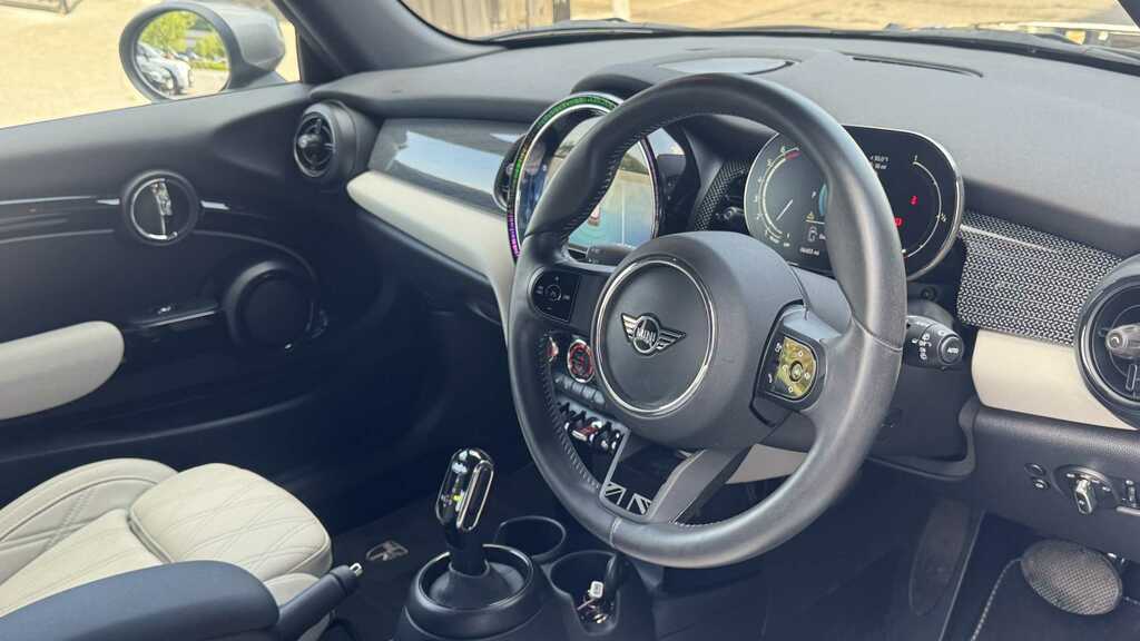 Mini Hatch 1.5 C Exclusive Level 2 2023 Black #5