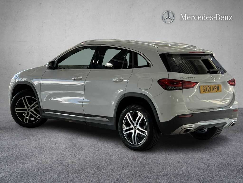 Mercedes-Benz GLA Class 200D Sport Executive 2021 SA21APW White #2