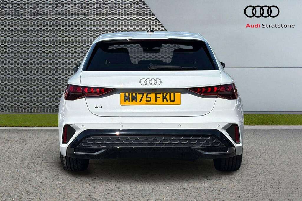 Audi A3 1.5 Tfsi 150 S Line S Tronic 2026 MM75FKU White #5