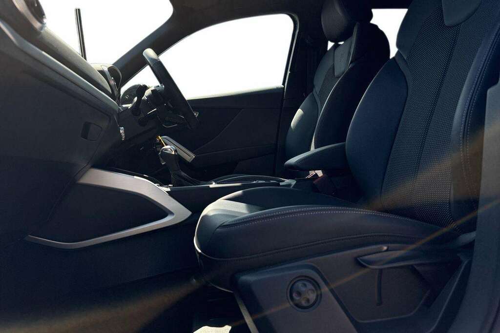 Audi Q2 S Line Black #9