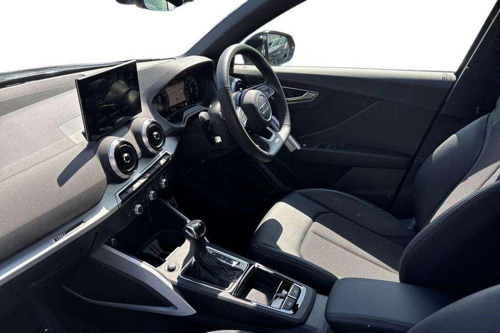 Audi Q2 35 Tfsi Black Edition S Tronic 2025 Grey #2