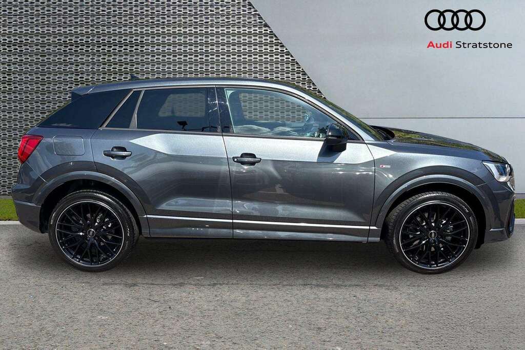 Audi Q2 35 Tfsi Black Edition S Tronic 2025 Grey #3