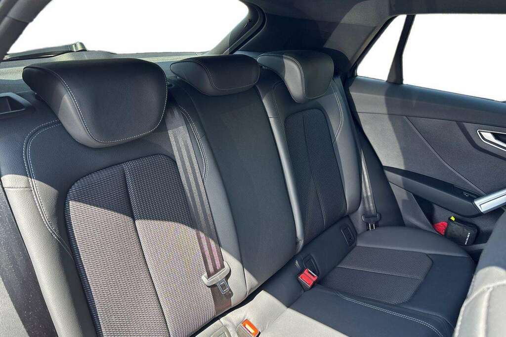 Audi Q2 S Line Black #10