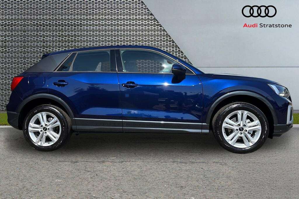 Audi Q2 35 Tfsi Sport S Tronic 2026 Blue #3