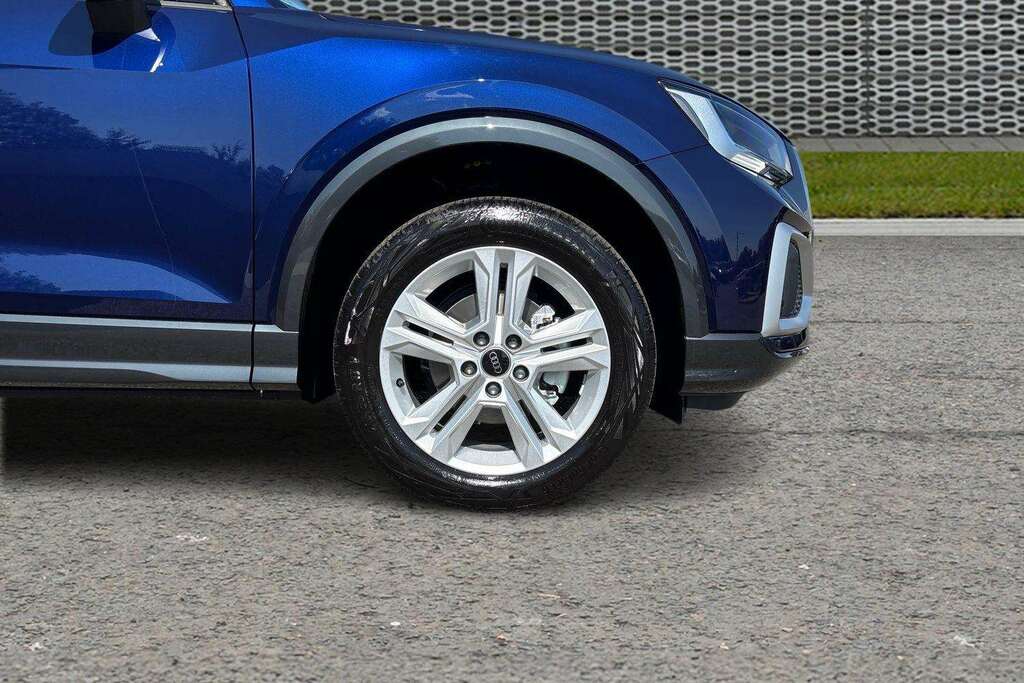 Audi Q2 35 Tfsi Sport S Tronic 2026 Blue #4