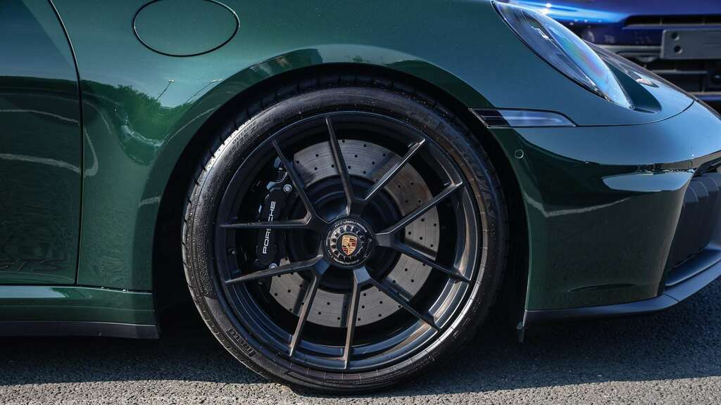 Porsche 911 Carrera Gts Cabriolet 2026 Green #5