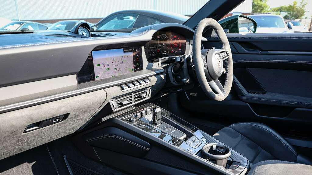 Porsche 911 Carrera Gts Cabriolet 2026 Green #4