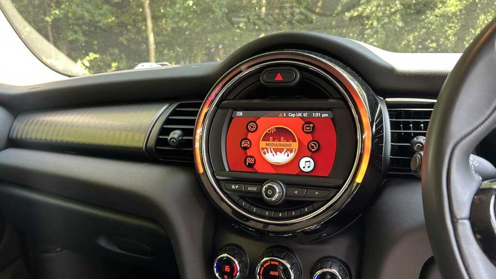 Mini Hatch 1.5 Cooper Exclusive II Silver #35