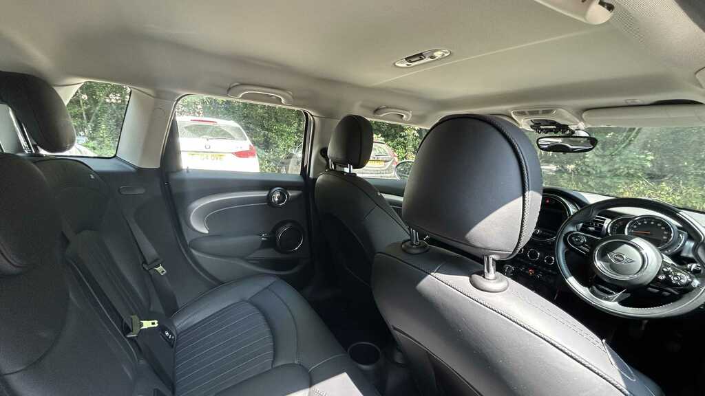 Mini Hatch 1.5 Cooper Exclusive II Silver #16