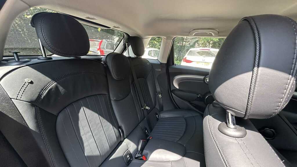 Mini Hatch 1.5 Cooper Exclusive II Silver #19