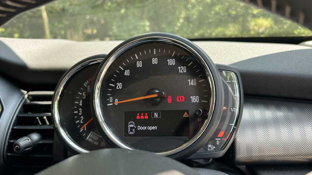 Mini Hatch 1.5 Cooper Exclusive II Silver #29