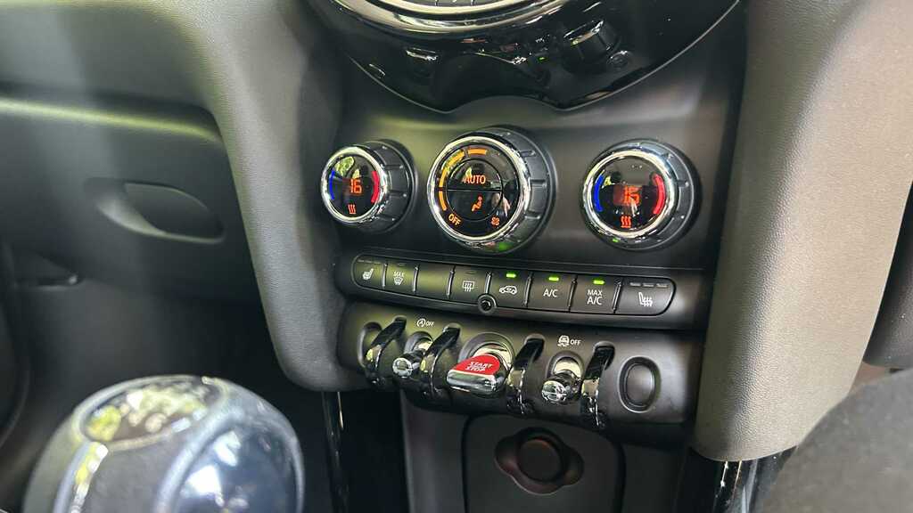 Mini Hatch 1.5 Cooper Exclusive II Silver #30