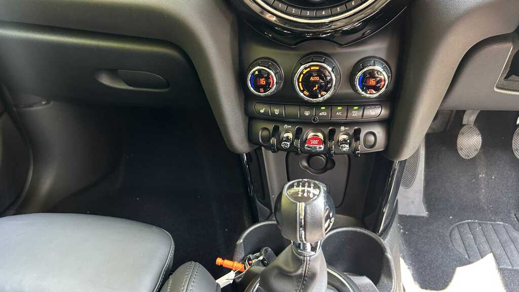 Mini Hatch 1.5 Cooper Exclusive II Silver #31