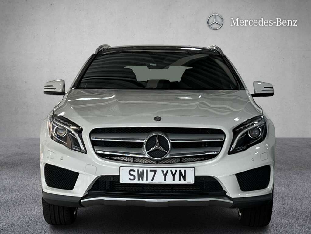 Mercedes-Benz GLA Class 250 4Matic Amg Line Premium Plus 2017 SW17YYN White #3
