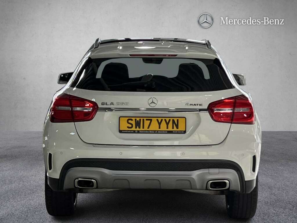 Mercedes-Benz GLA Class 250 4Matic Amg Line Premium Plus 2017 SW17YYN White #5