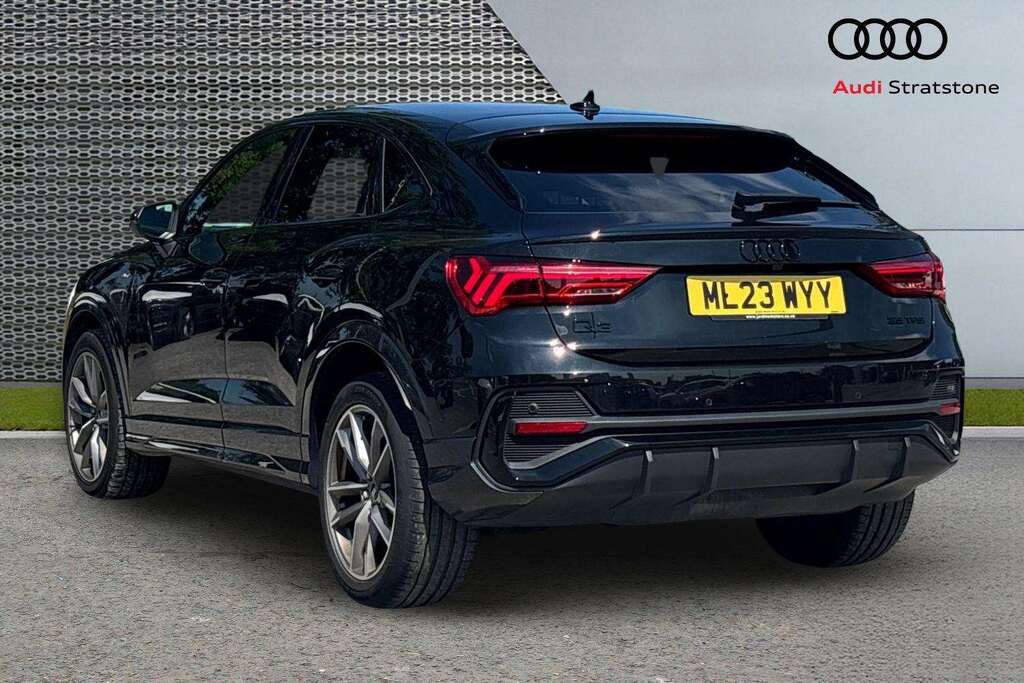 Audi Q3 35 Tfsi Black Edition S Tronic 2023 Black #2
