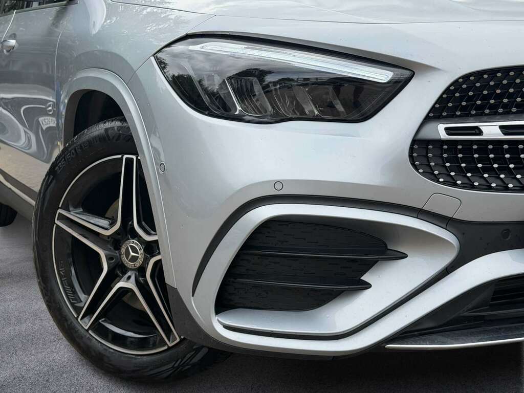 Mercedes-Benz GLA Class 200D Amg Line Executive 2026 Silver #3