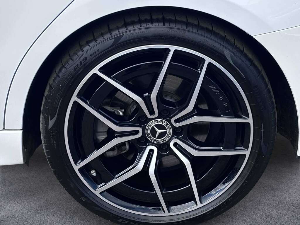 Mercedes-Benz C Class C220d Amg Line Premium Plus 9G-tronic 2025 KX25UXN White #5