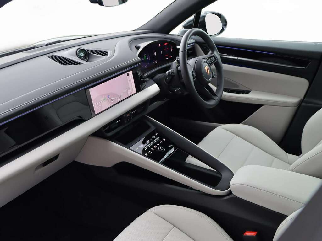 Porsche Macan 265Kw 100Kwh 2026 Black #3