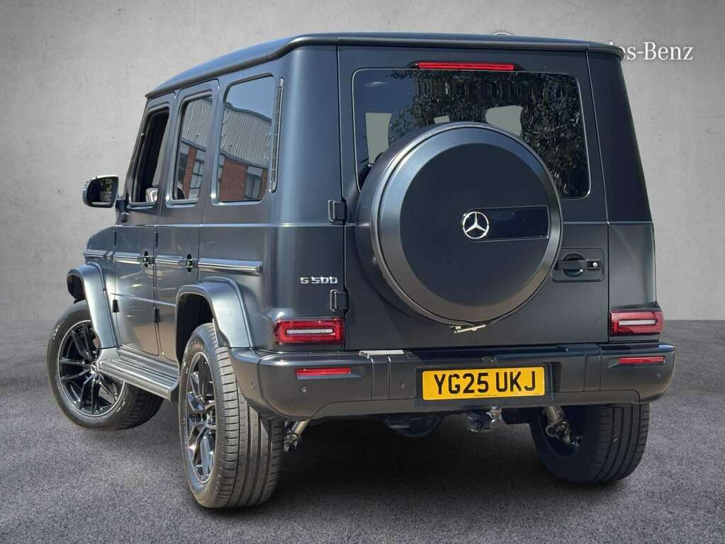 Mercedes-Benz G Class G500 Amg Line Premium Plus 9G-tronic 2025 Black #2