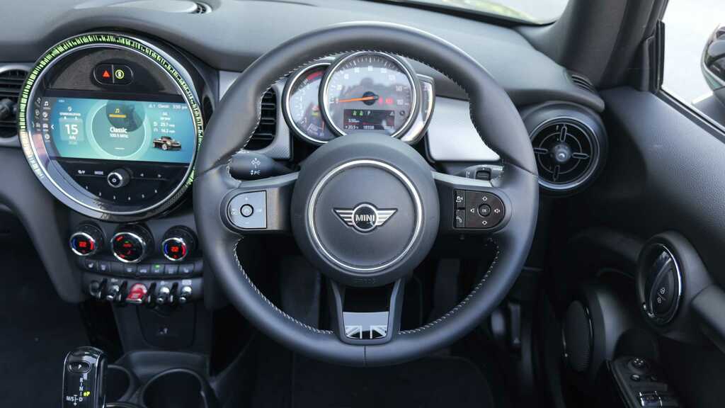 Mini Convertible 1.5 Cooper Exclusive Premium 2023 Green #3