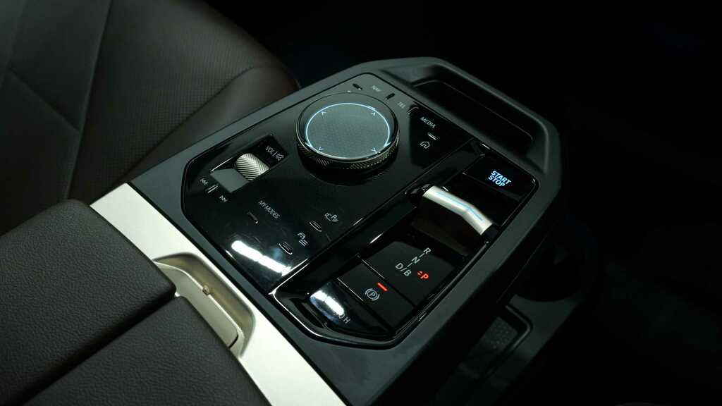 BMW iX M Sport Black #9