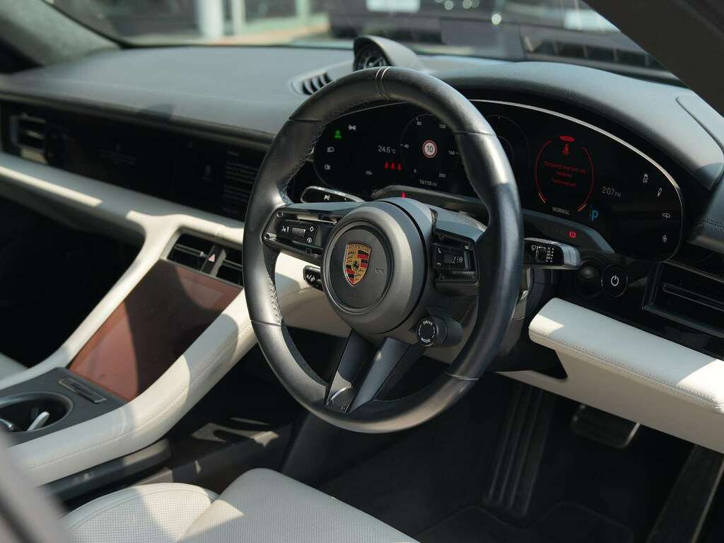 Porsche Taycan Saloon Blue #8