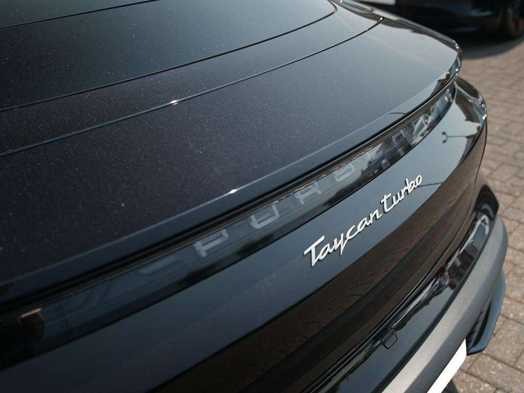 Porsche Taycan Saloon Blue #32