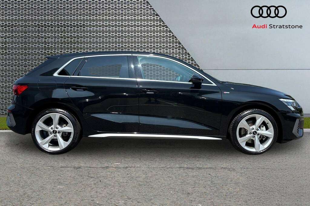 Audi A3 40 Tfsi E S Line S Tronic 2024 Black #2