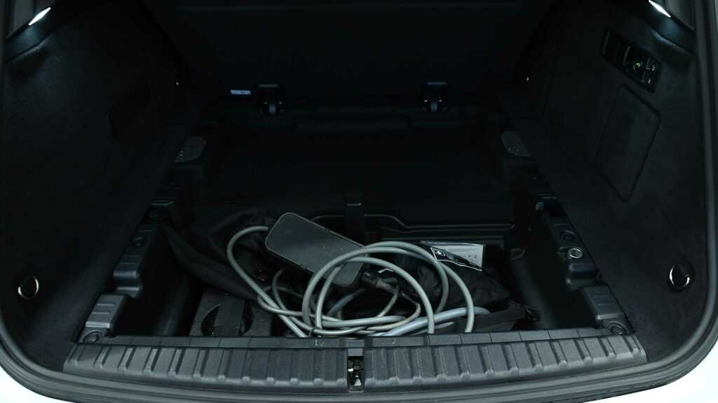 BMW iX Sport Edition White #18