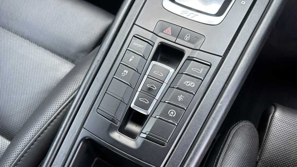 Porsche 911 Carrera 4S Blue #27