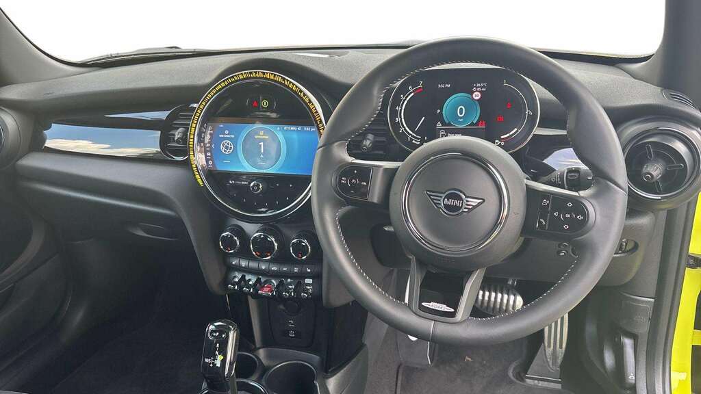 Mini Hatch 1.5 Cooper Sport 2023 GJ73OKE Yellow #5