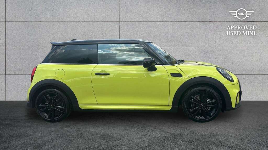 Mini Hatch 1.5 Cooper Sport 2023 GJ73OKE Yellow #2