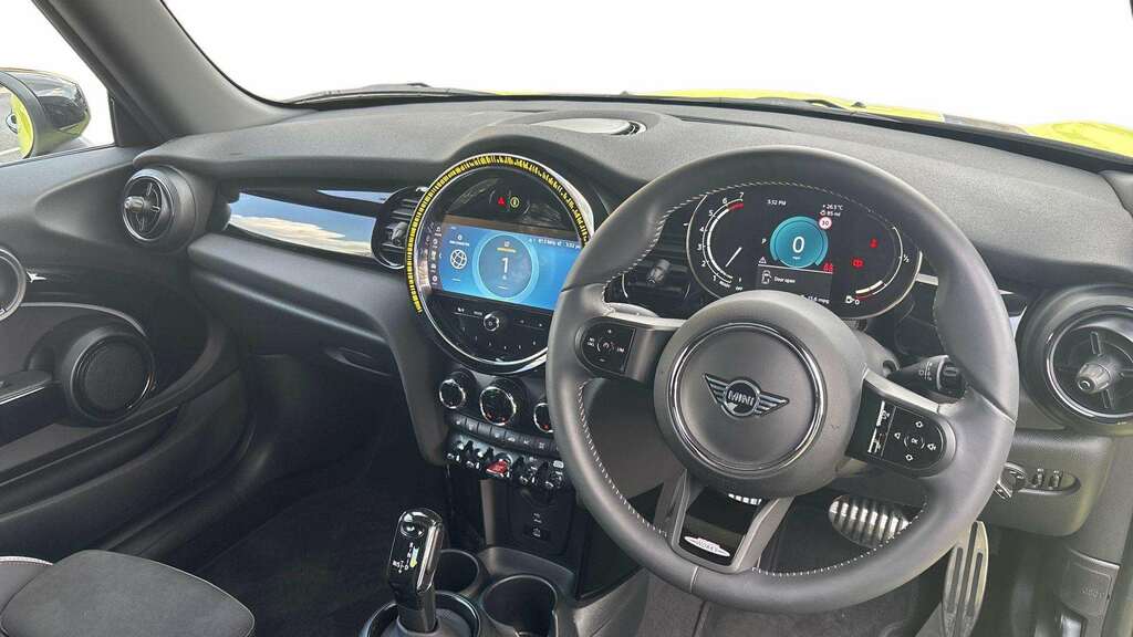 Mini Hatch 1.5 Cooper Sport 2023 GJ73OKE Yellow #4