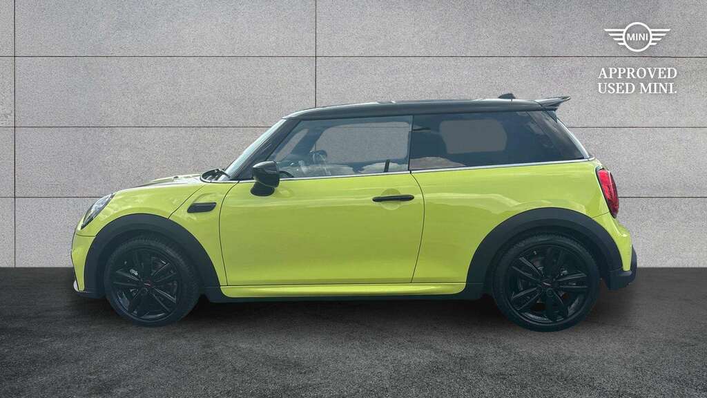 Mini Hatch 1.5 Cooper Sport 2023 GJ73OKE Yellow #3